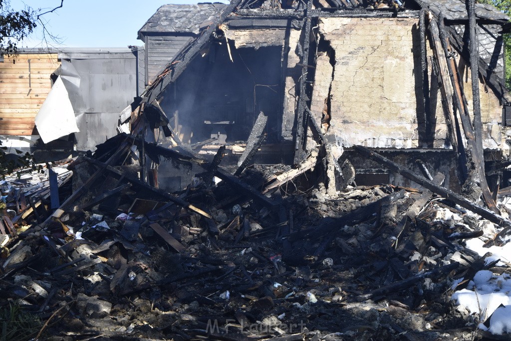 Grossfeuer Einfamilienhaus Siegburg Muehlengrabenstr P1356.JPG - Miklos Laubert